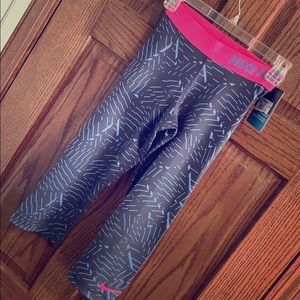 NWT Nike Pro XS Leggings 3/4 leg